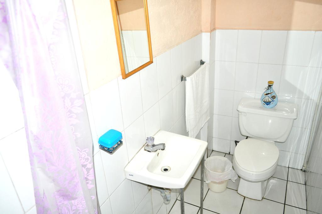 Hotel Estacion Gerona Bed & Breakfast Guatemala City Номер фото