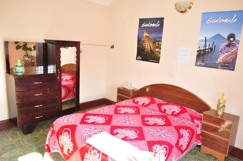 Hotel Estacion Gerona Bed & Breakfast Guatemala City Номер фото