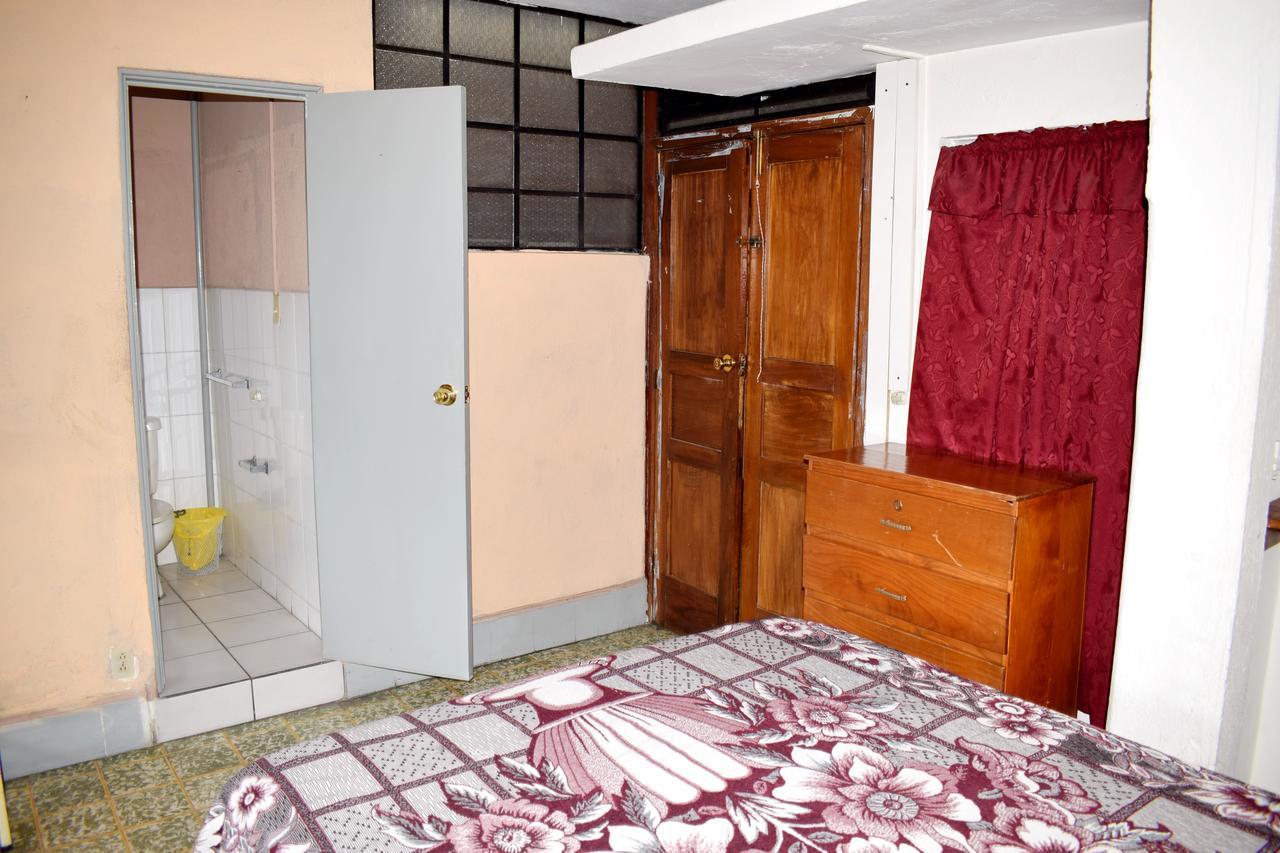 Hotel Estacion Gerona Bed & Breakfast Guatemala City Екстер'єр фото